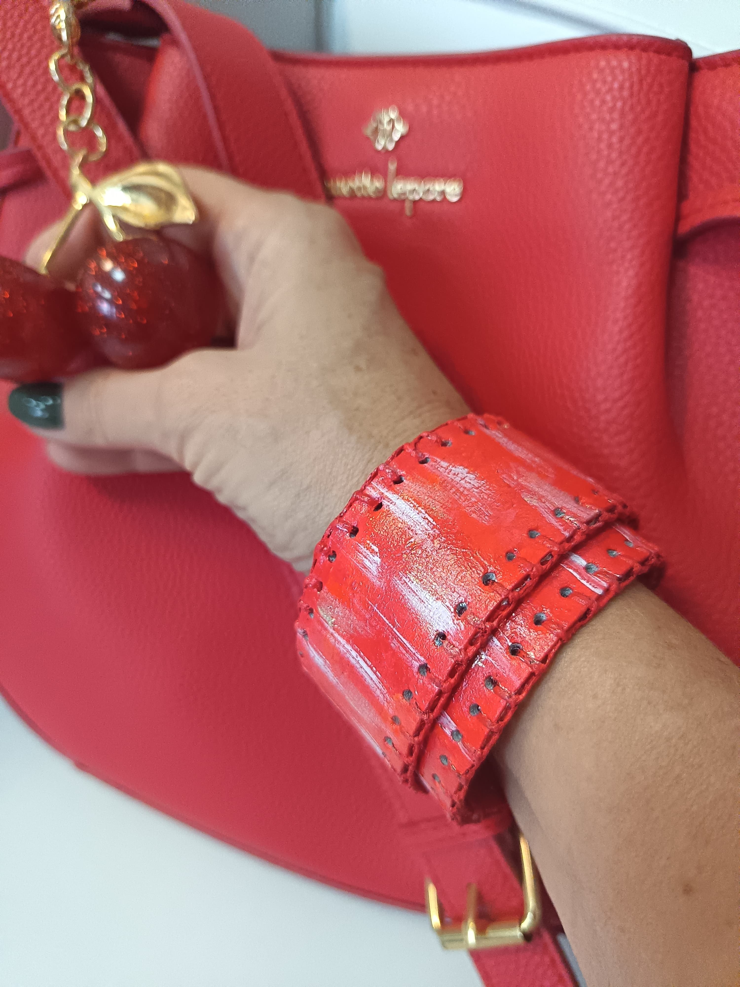 LJUBAV JE UVEK U CRVENOM